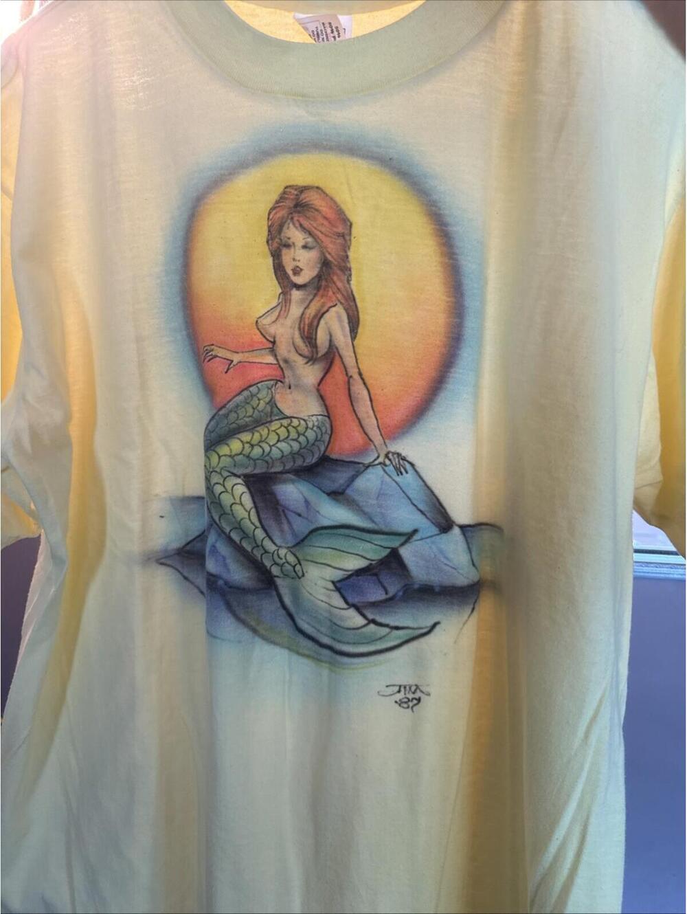 Vintage 80s Mermaid Airbrush Graphic T-Shirt Single Stitch Yellow thin Mens XL